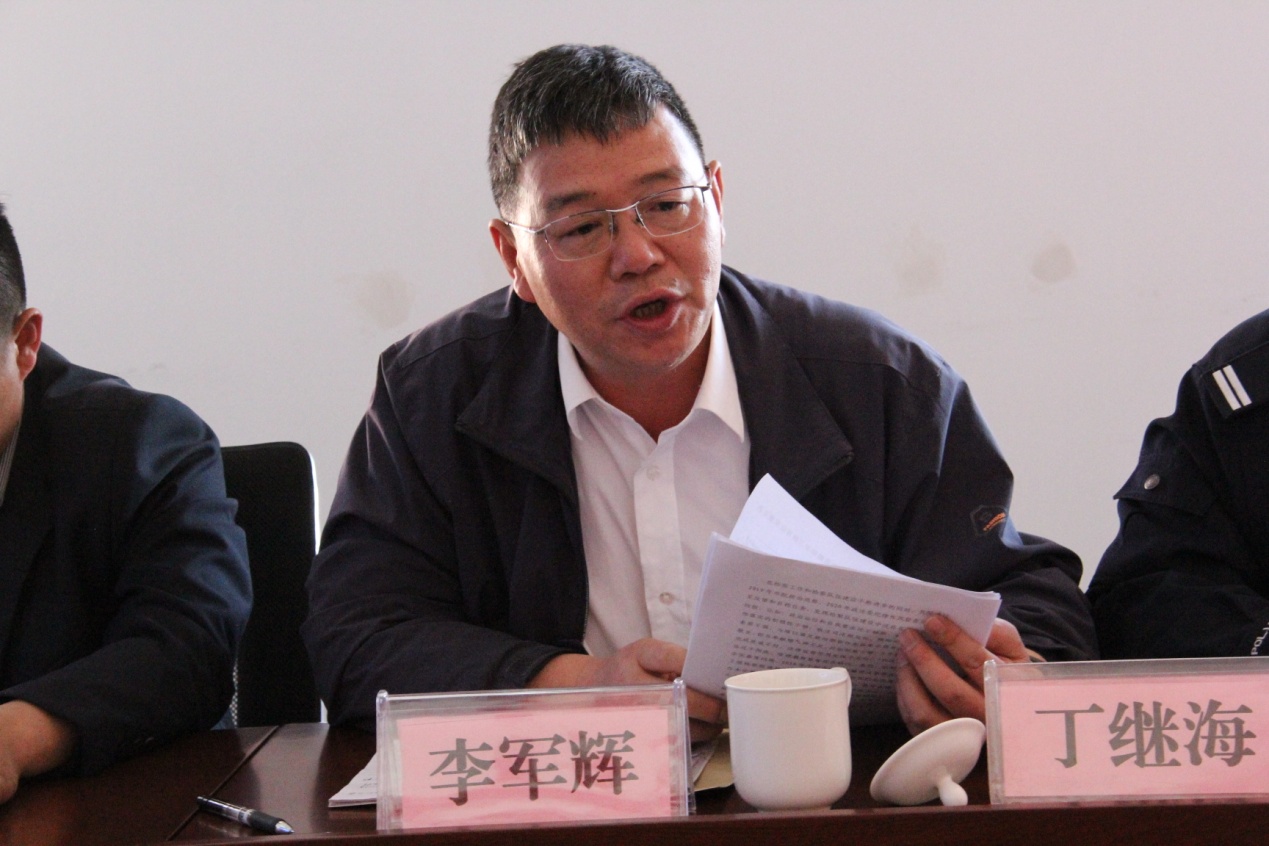 县法院副院长李军辉发言