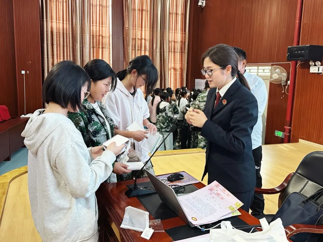 ��쳤������֪�Ľ�㡱���ⳡר������ѧ��һ�Ρ�������Ů����